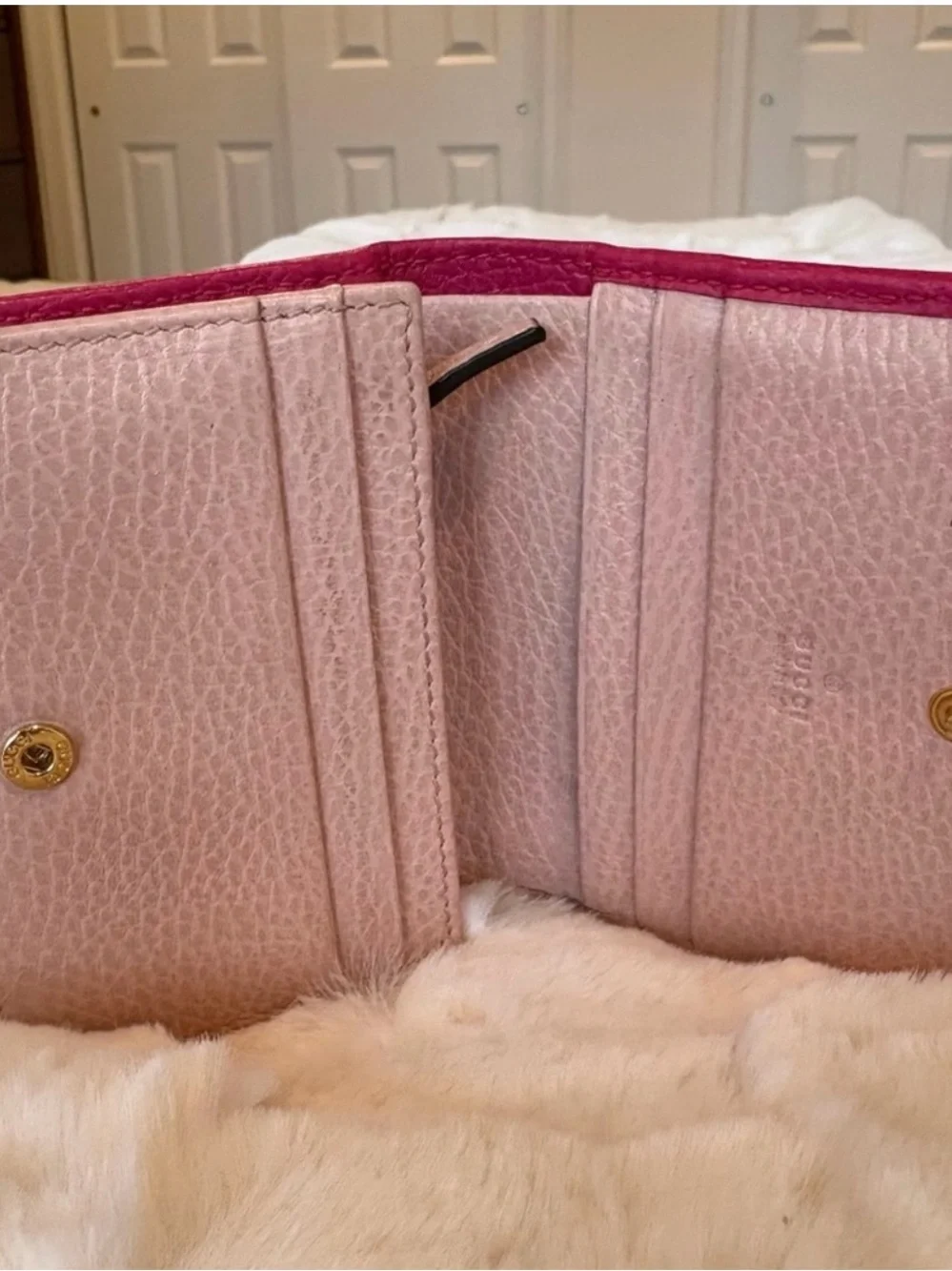 Gucci Marmont Two-Toned Fuschia and Pink Pebbled Leather Wallet with Gold GG - Picture 4 of 8